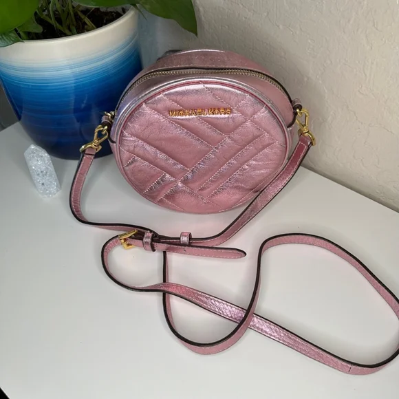 Michael Kors Vivanne Canteen Crossbody in Metallic Pink EUC - Picture 2 of 13